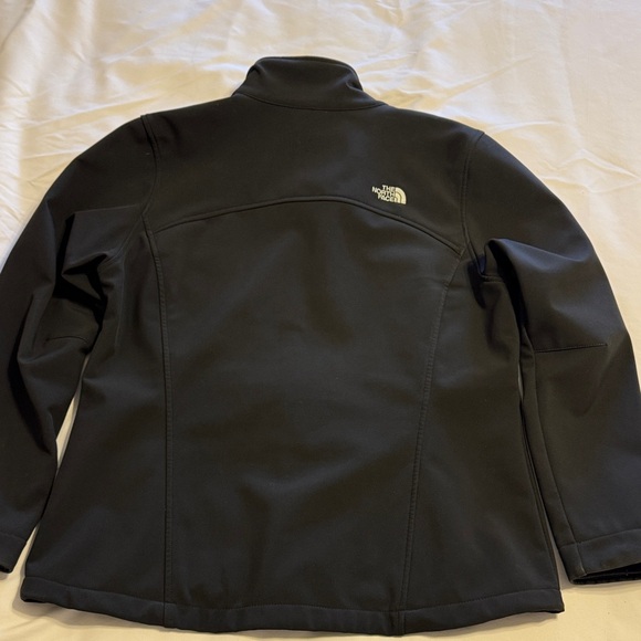 The North Face Women’s Black WindWall Softshell Jacket with Embroidered Logo - Picture 5 of 7